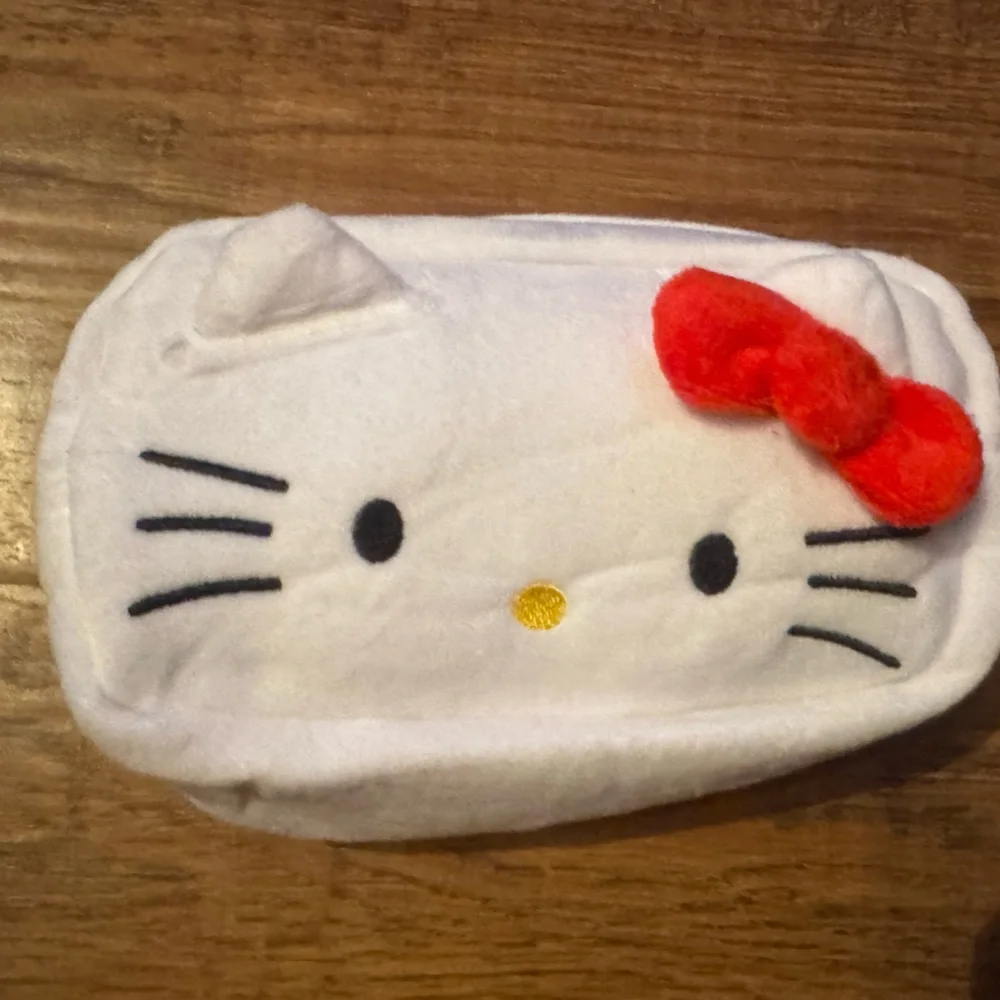 Hello Kitty soft, plush makeup bag NEW / pencil case